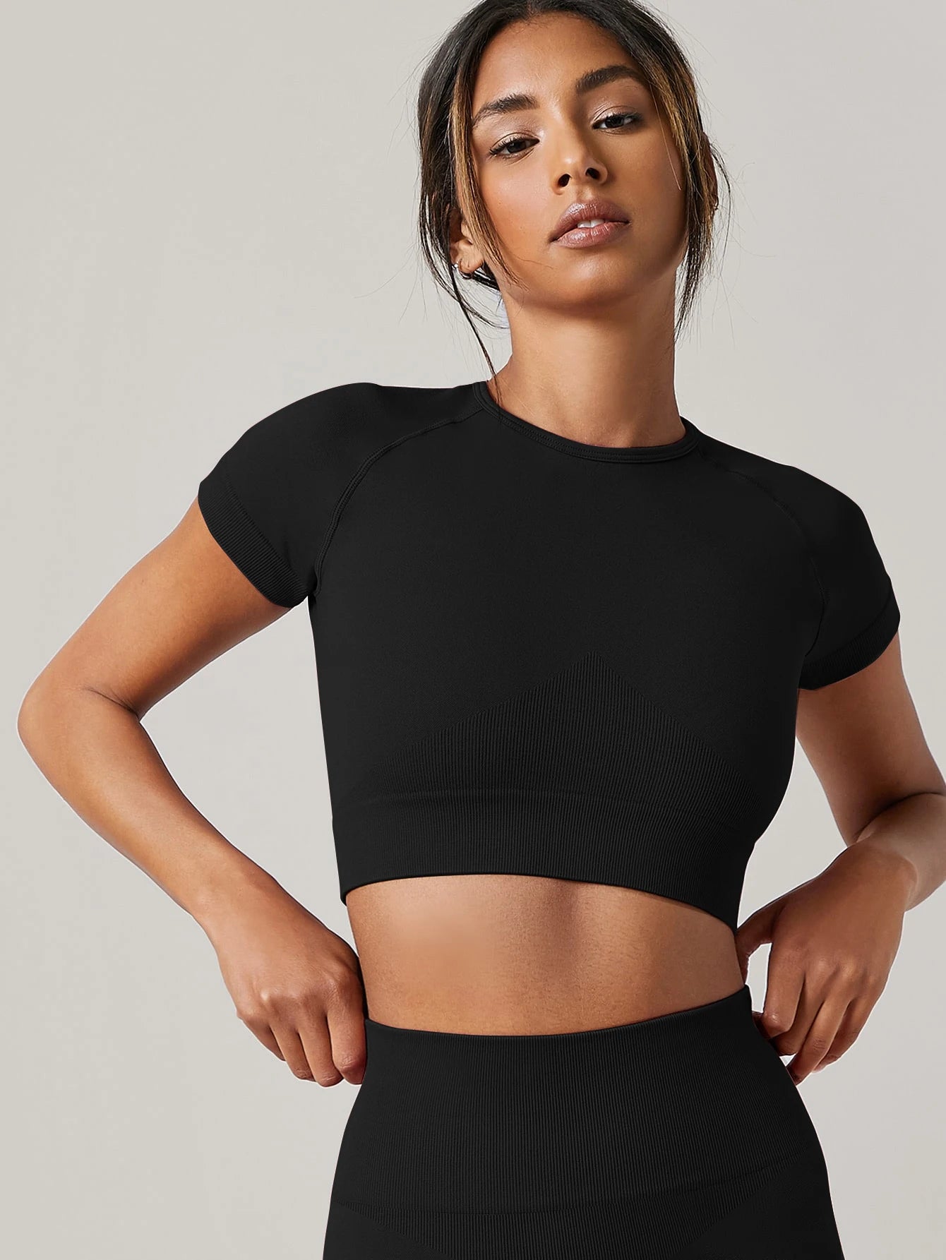 Seamless Yoga Crop Tee - Flow Without Distractions