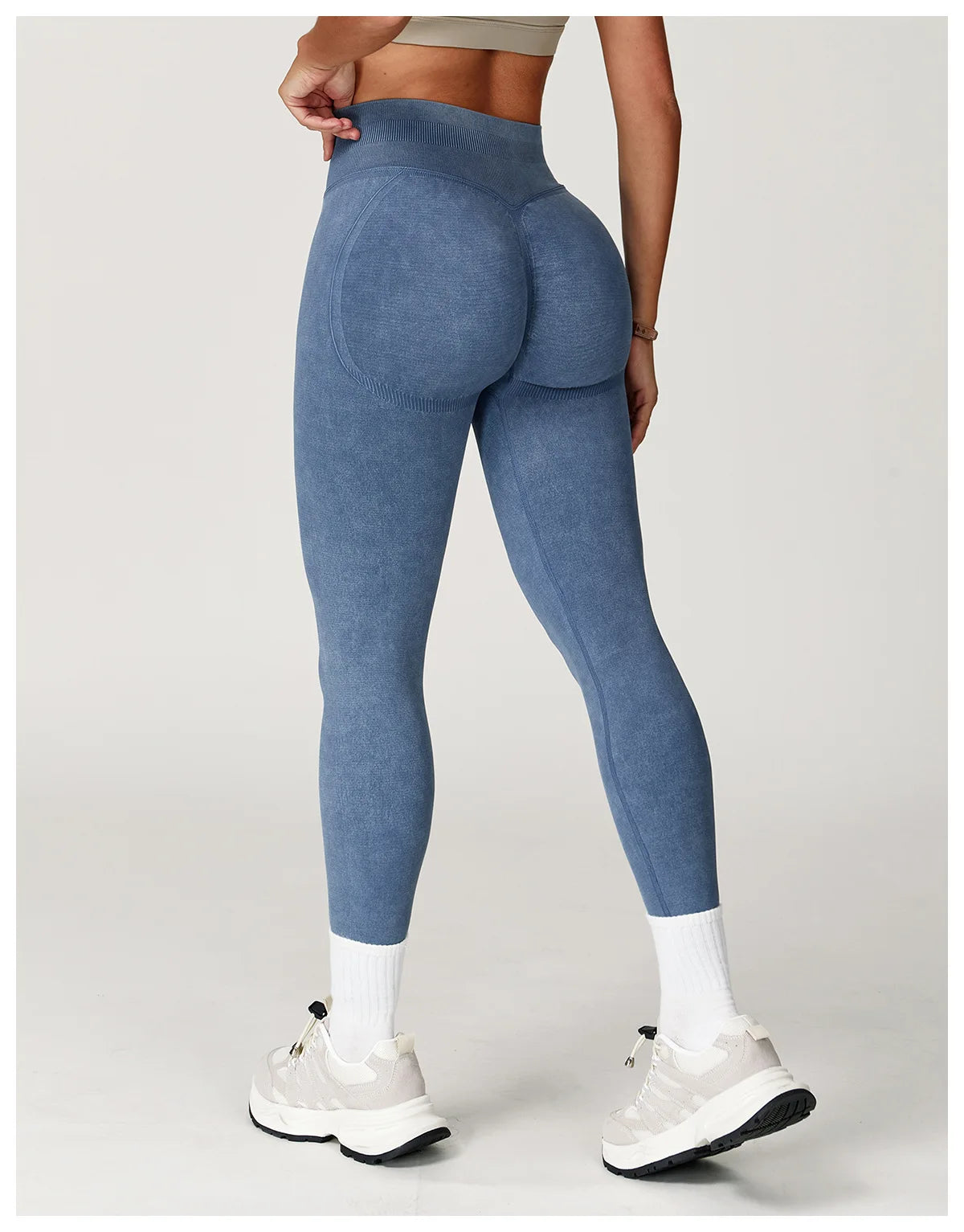 Seamless High-Waist Everyday Leggings - Soft Hold. Sleek Shape.