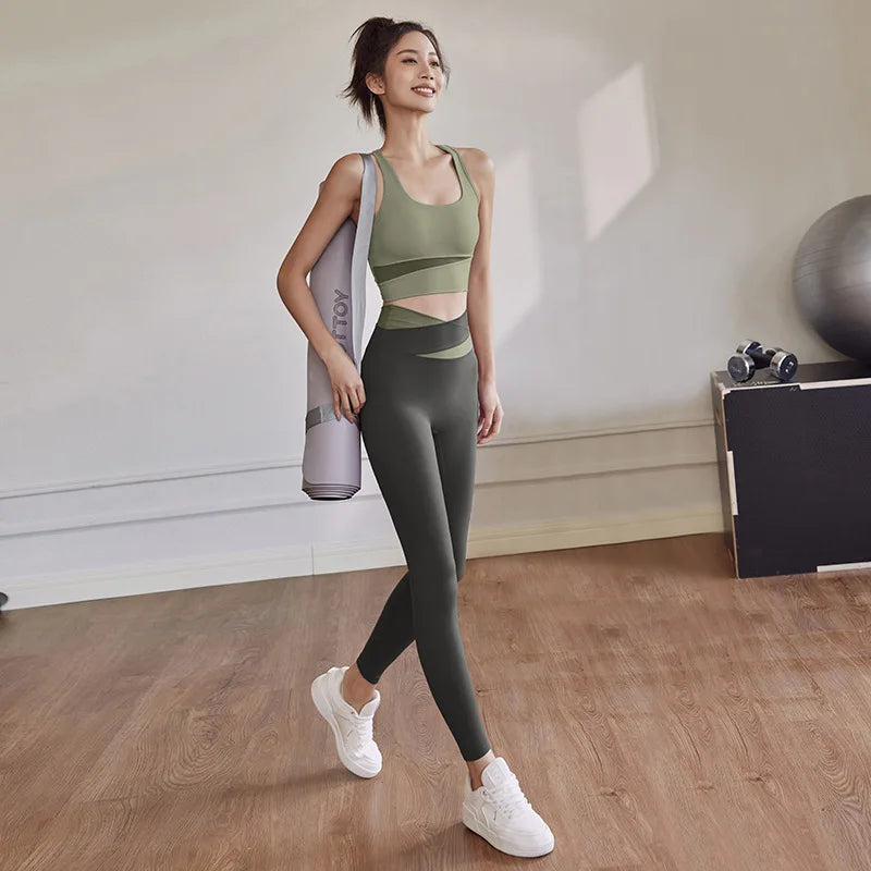 Colour-Block Crossover Sculpt Set - Match Your Momentum.