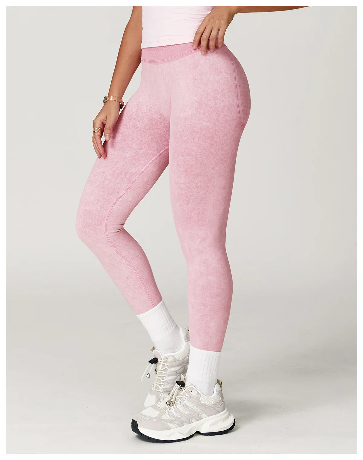 Seamless High-Waist Everyday Leggings - Soft Hold. Sleek Shape.
