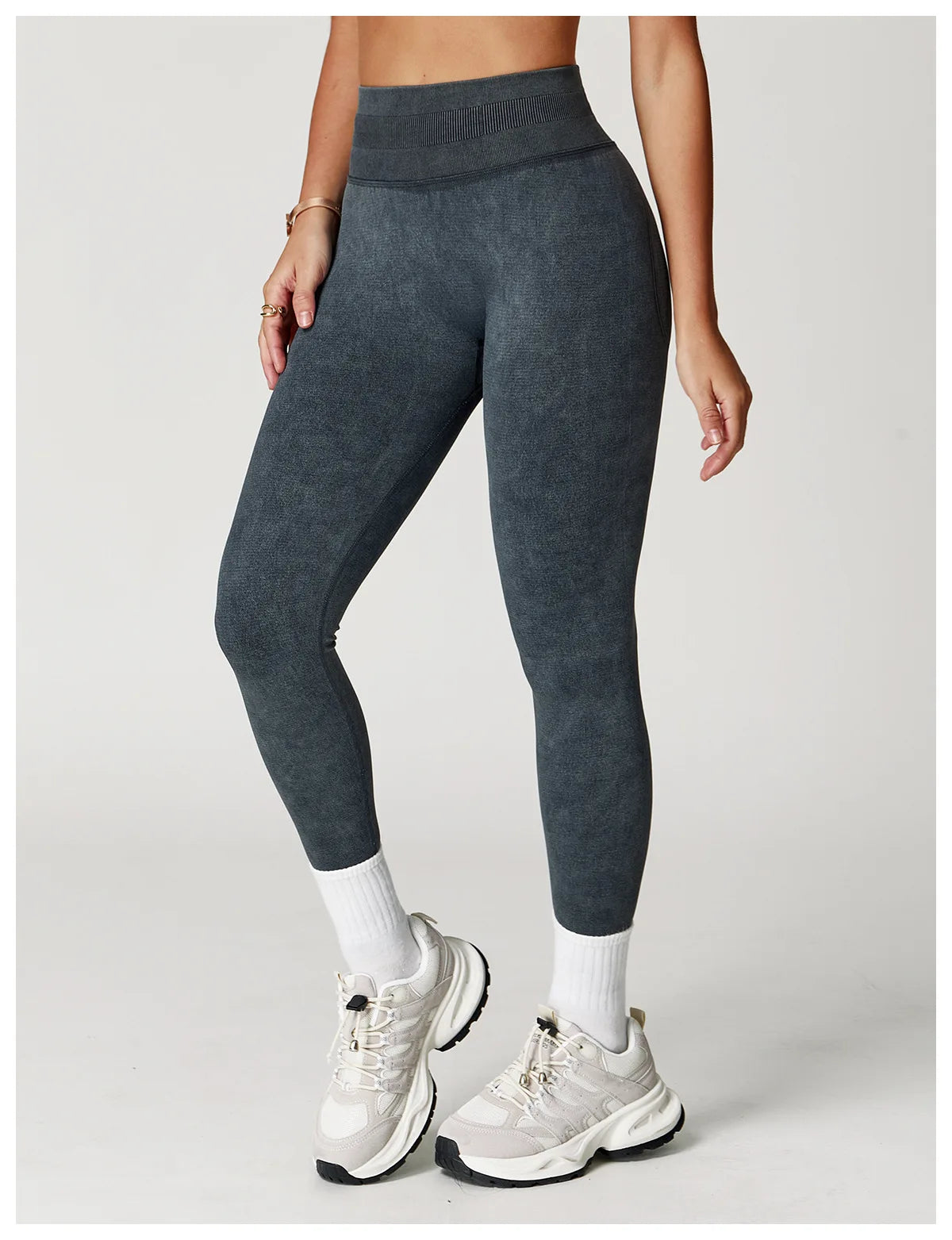 Seamless High-Waist Everyday Leggings - Soft Hold. Sleek Shape.